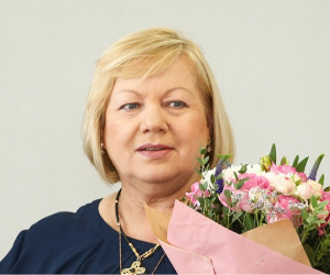 Президент Беларуси Александр Лукашенко поздравил главного тренера национальной команды по художественной гимнастике Ирину Лепарскую с юбилеем.