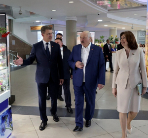 Президент Беларуси Александр Лукашенко посетил торговый центр "Столица"